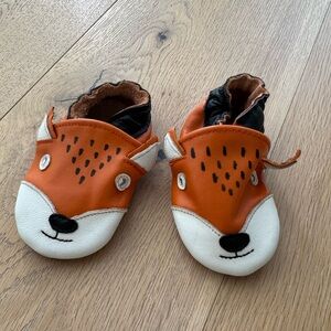 Fox Shoes with elastic backings 6-12 month size